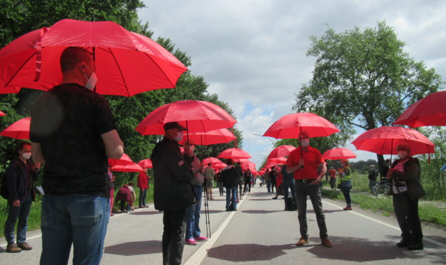105 Regenschirme gegen die A26 Ost