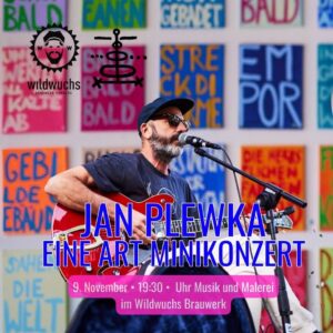 Ein Mann, grauer Bart, Sonnebrille, Schiefermütze, sitzt mit einer Gitarre vor einem Mikrofon. Dazu VA-Infos