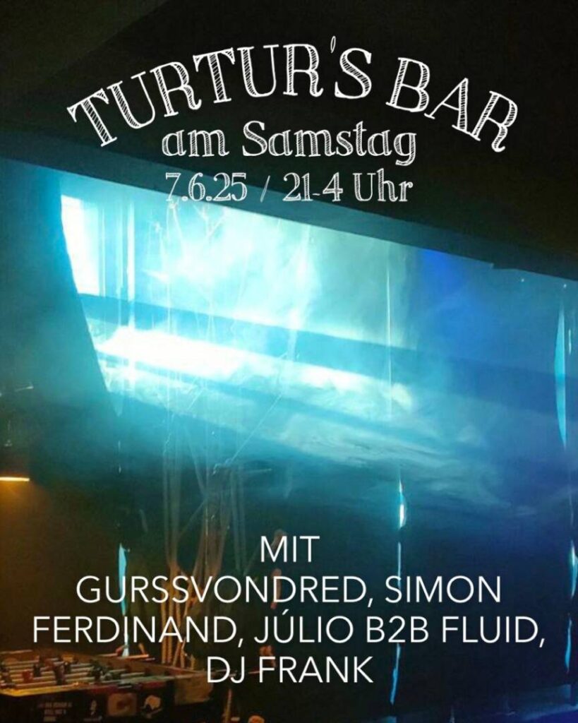 Blaues Licht fällt durch ein Fenster