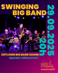 Plakat für ein Konzert der „Swinging Big Band“. In der Mitte ist ein Bühnenfoto einer Big Band zu sehen, bestehend aus mehreren älteren Musikern, die Saxofon, Posaune, Trompete und Gitarre spielen. Die Bühne ist in violettem und blauem Licht beleuchtet.