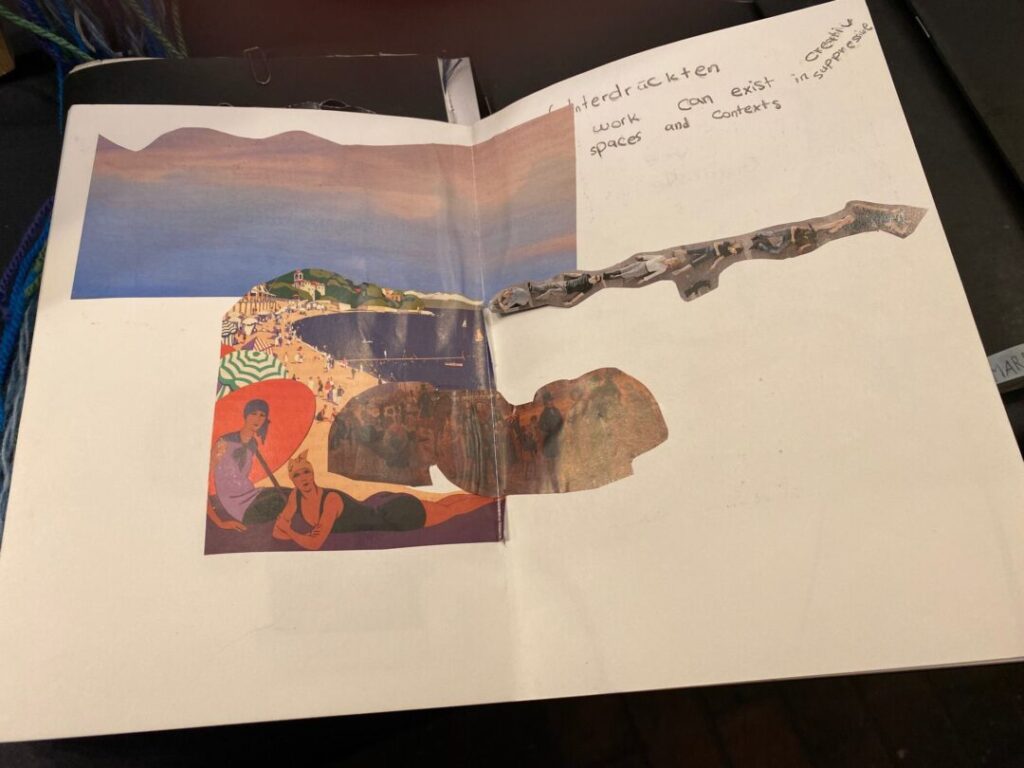 Eine aufgeschlagene Zine mit zwei bunten Zeichnungen.