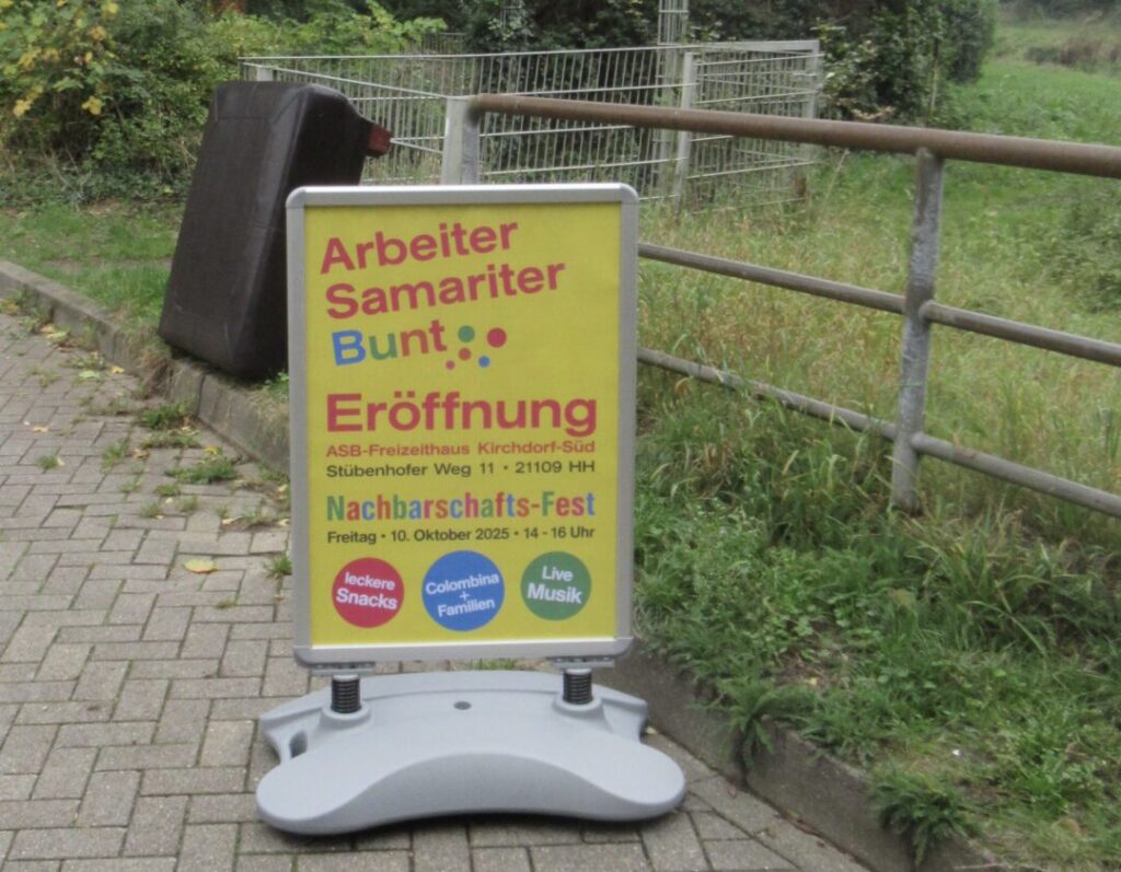 Einladungsschild im Eingangsbereich