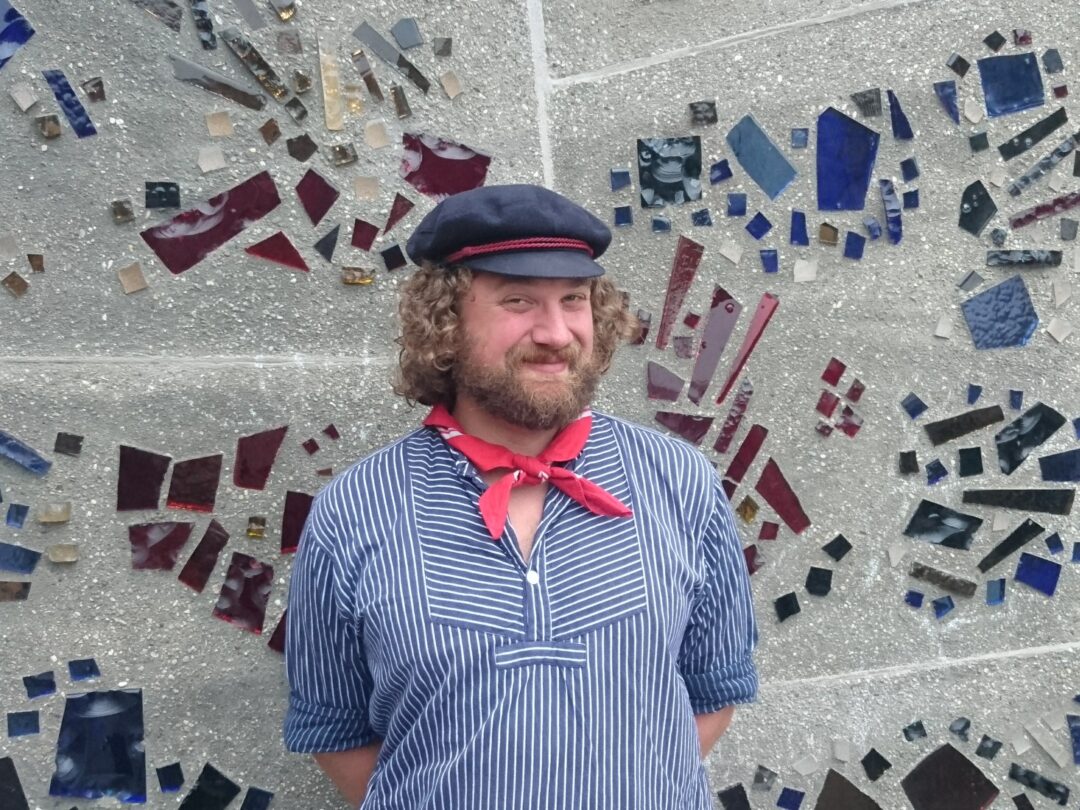 Arne tingel Theophil spielt Frühlingslieder zum Mitsingen