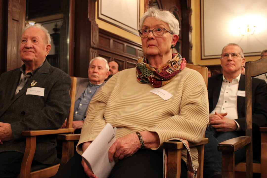 Marianne in der ersten Reihe während der Lobrede 