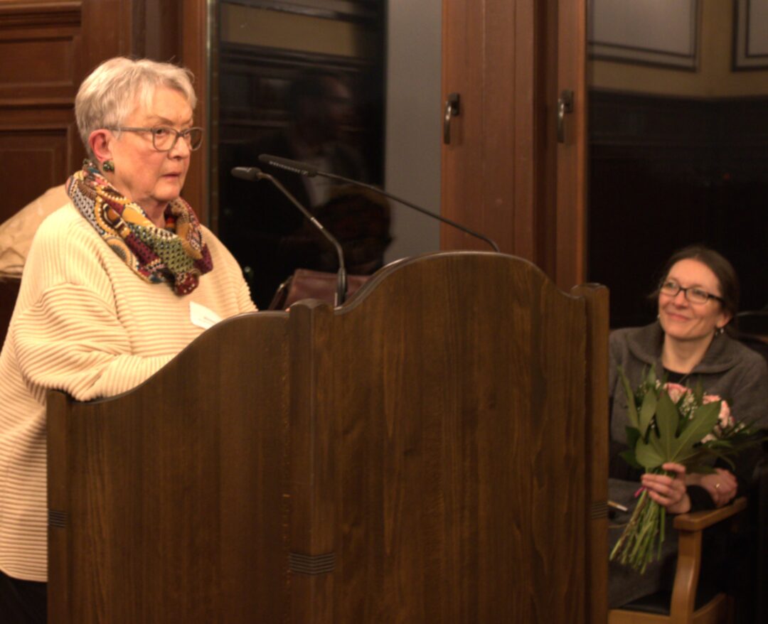 Marianne am Rednerpult