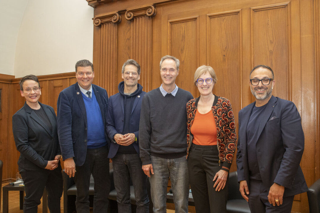 Die Podiuamsteilnehmer*innen