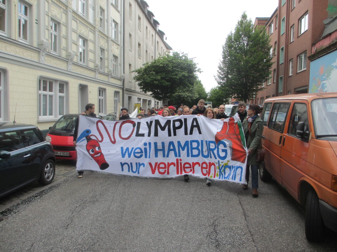 Nolympiademonstration 2015 mit Transparent: Nolympia, weil Hamburg nur verkieren kann