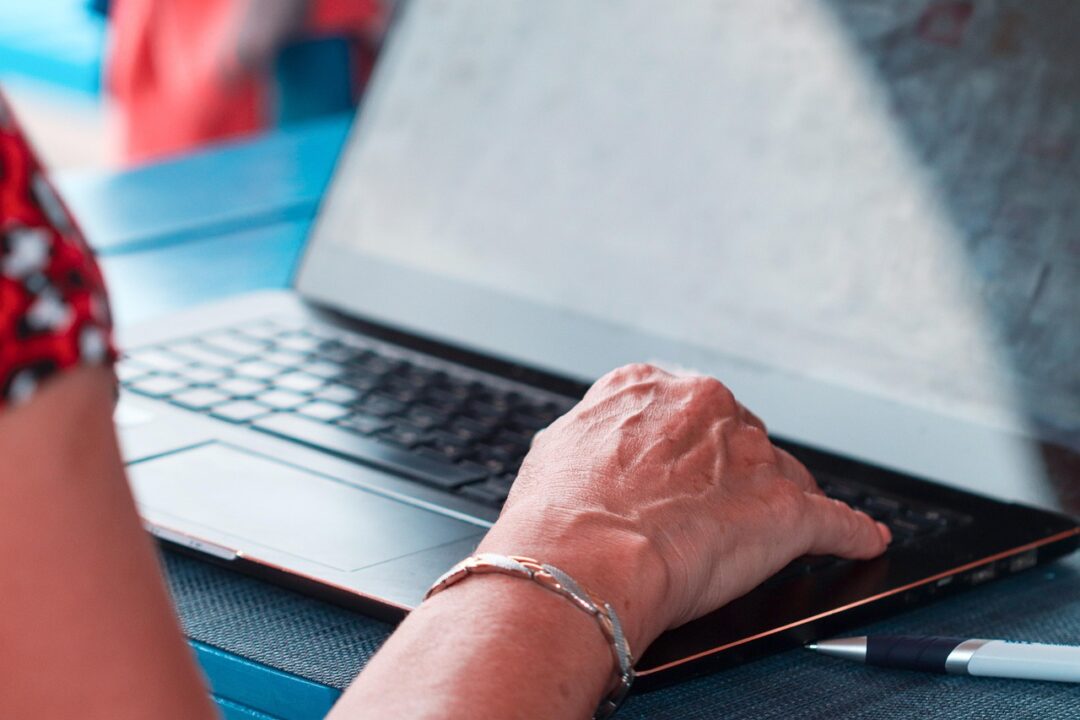 Digitale Teilhabe im Alter: Vortrag zu sicherem Online-Shopping