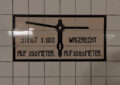 Ein Steigungsanzeige im alten Elbtunnel. Links steht: Steigt 1:100 auf 150 Meter, rechts steht: Wagerecht auf 108,5 Meter